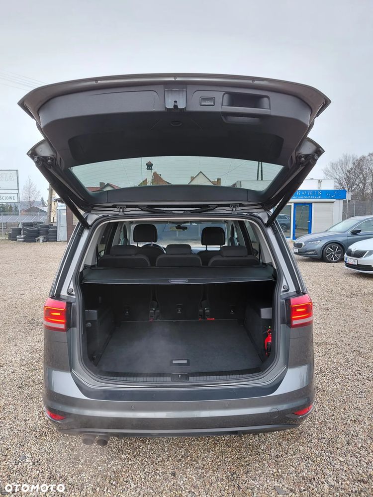 Volkswagen Touran - 38