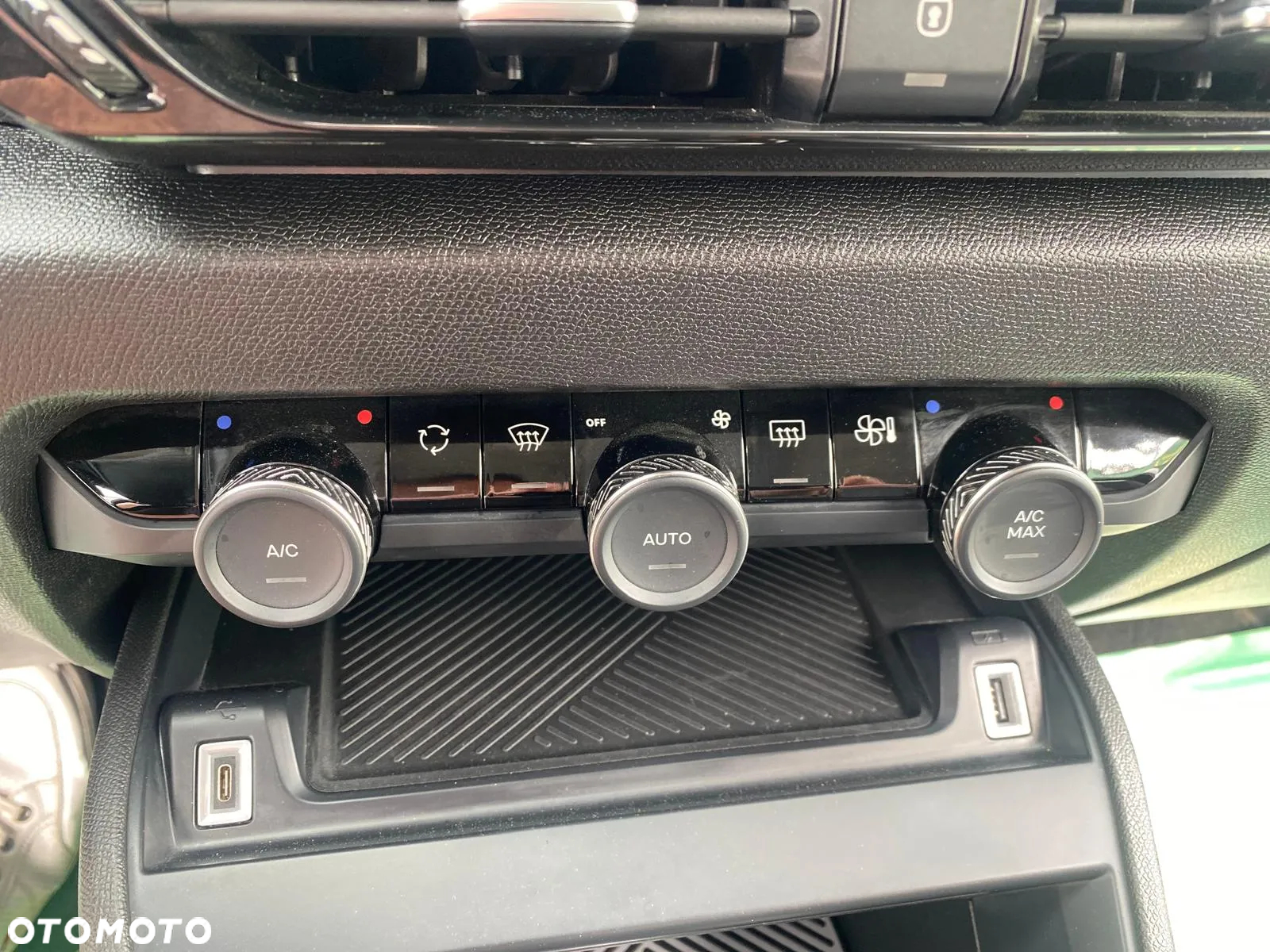 Citroën C4 PureTech 130 Stop&Start EAT8 SHINE - 20
