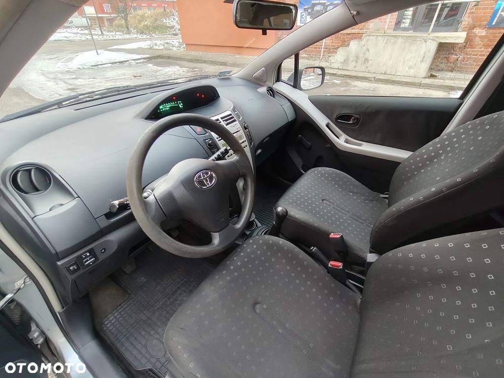 Toyota Yaris 1.3 Luna A/C - 19
