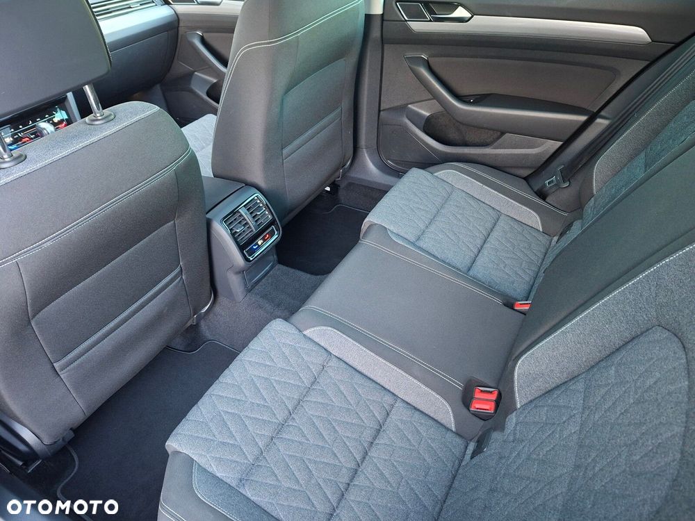 Volkswagen Passat - 15