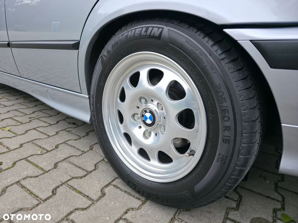 BMW Seria 3 320i - 35