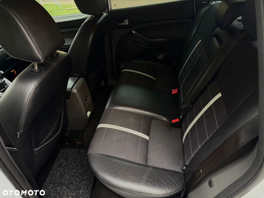 Ford Kuga 2.0 TDCi Trend - 13