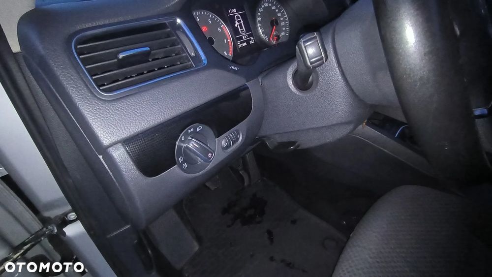 Volkswagen Jetta 1.4 TSI Comfortline - 32