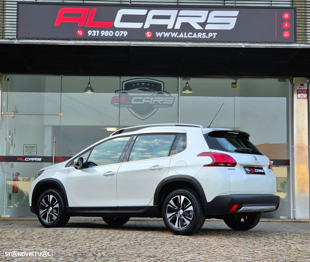 Peugeot 2008 1.2 PureTech Allure EAT6 - 5
