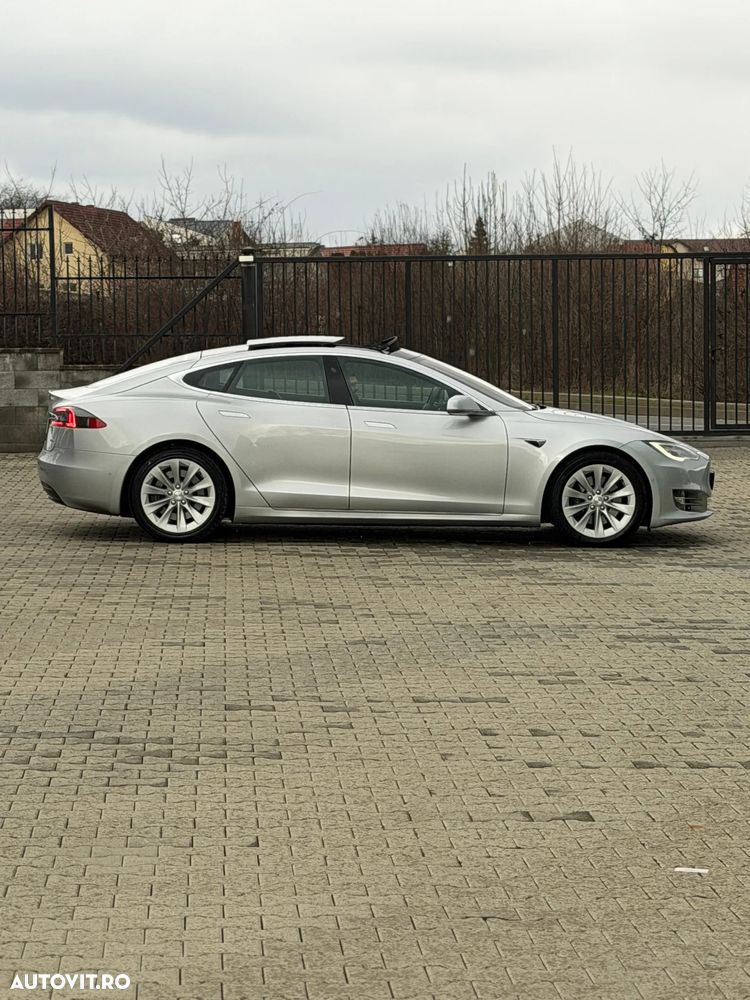 Tesla Model S - 3