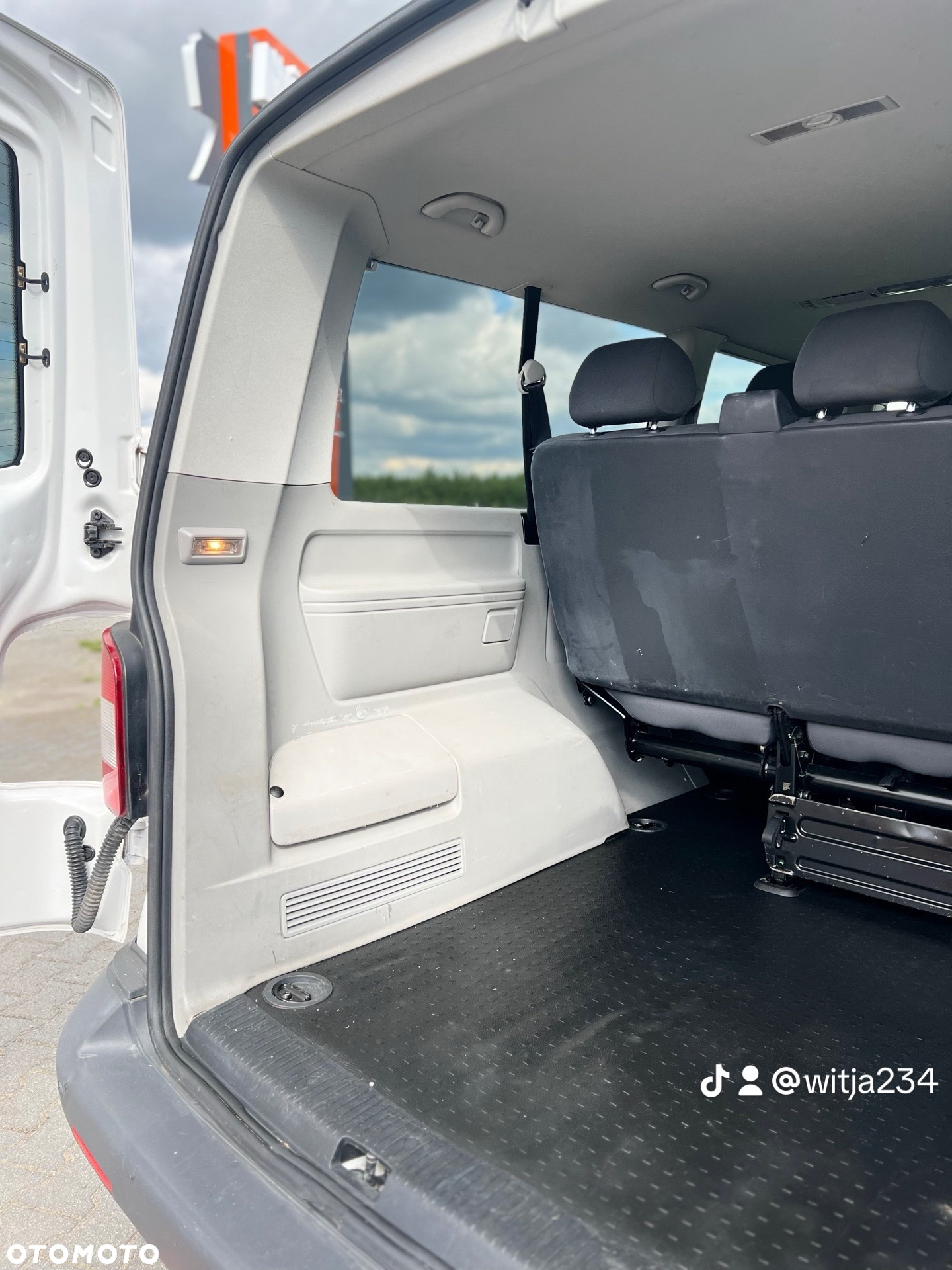 Volkswagen Caravelle BiTDI L1 Comfortline - 24