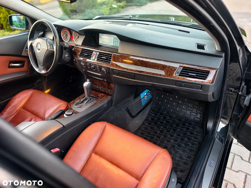 BMW Seria 5 525i Touring - 15