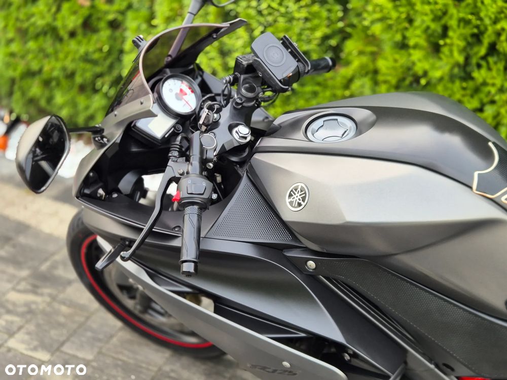 Yamaha YZF - 18