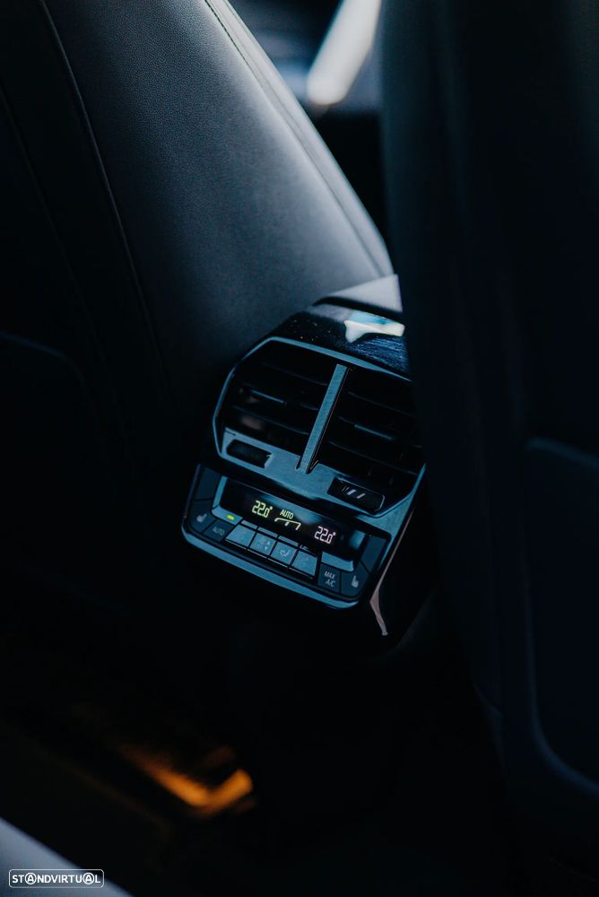 BMW iX xDrive40 - 24