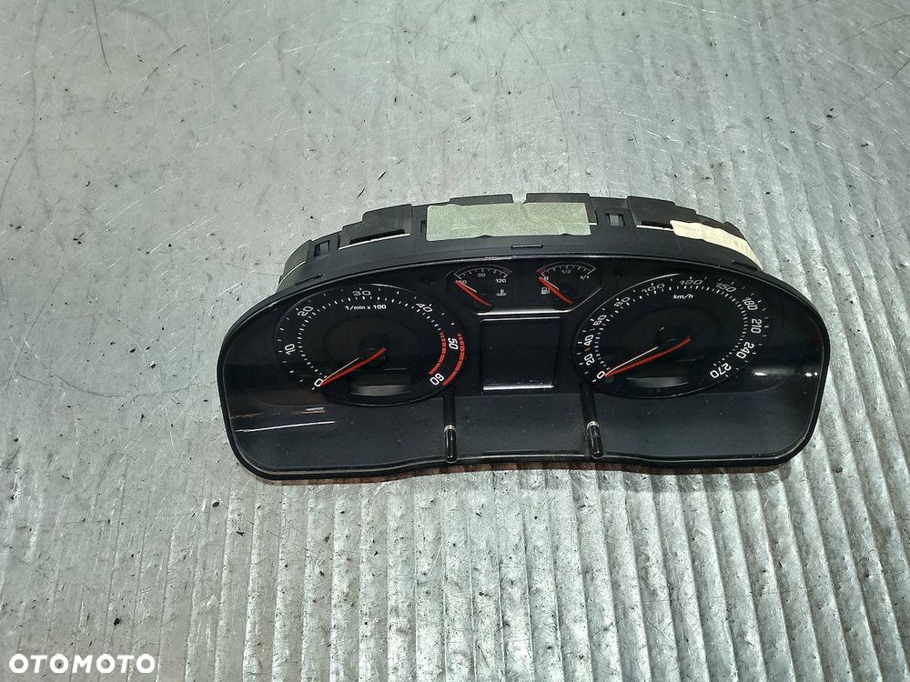 LICZNIK SKODA SUPERB I 3U0920811A 1.9 TDI - 6