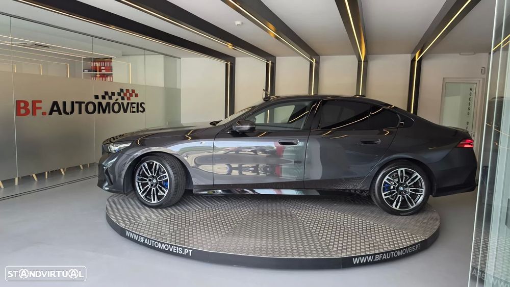 BMW 520 d Pack Desportivo M - 14