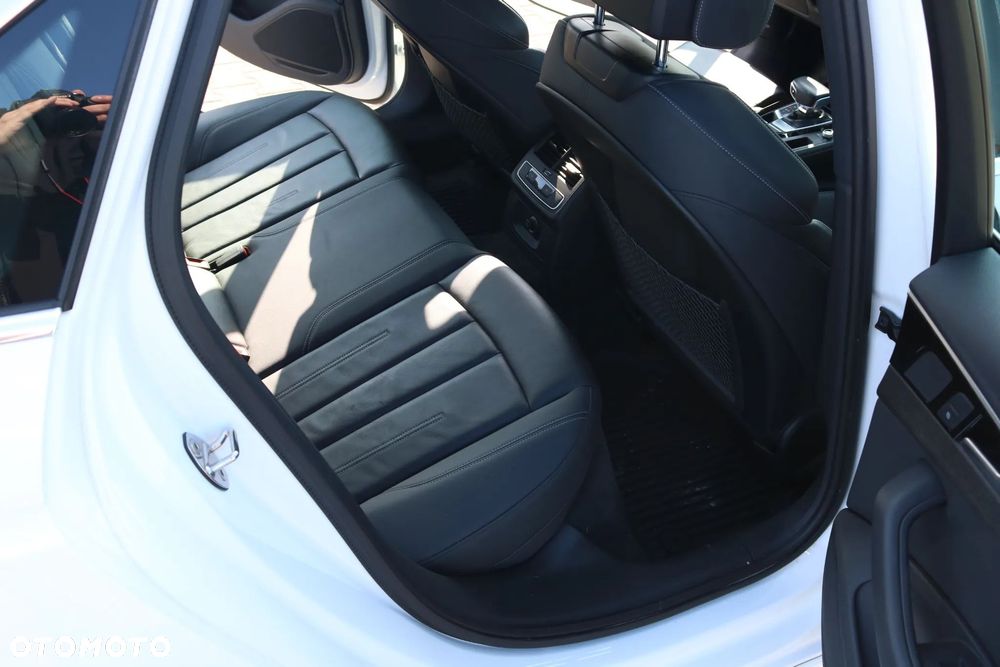 Audi A4 Limousine - 20