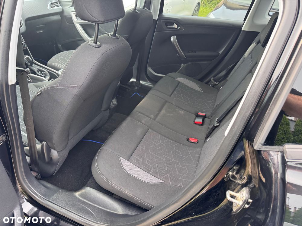 Peugeot 2008 1.2 Pure Tech Style S&S - 8