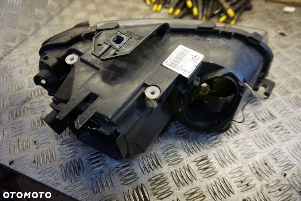 LAMPA PRZEDNIA PRAWA A3 8P 8P0941003N XENON AUDI 2003-2008 - 3