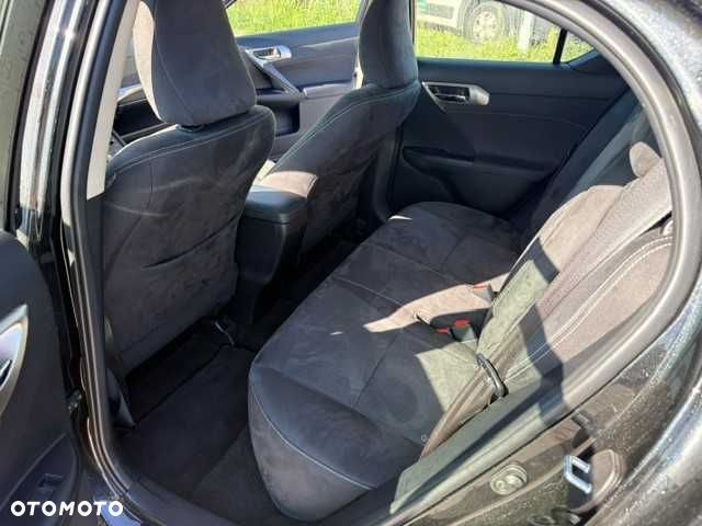 Lexus CT - 7