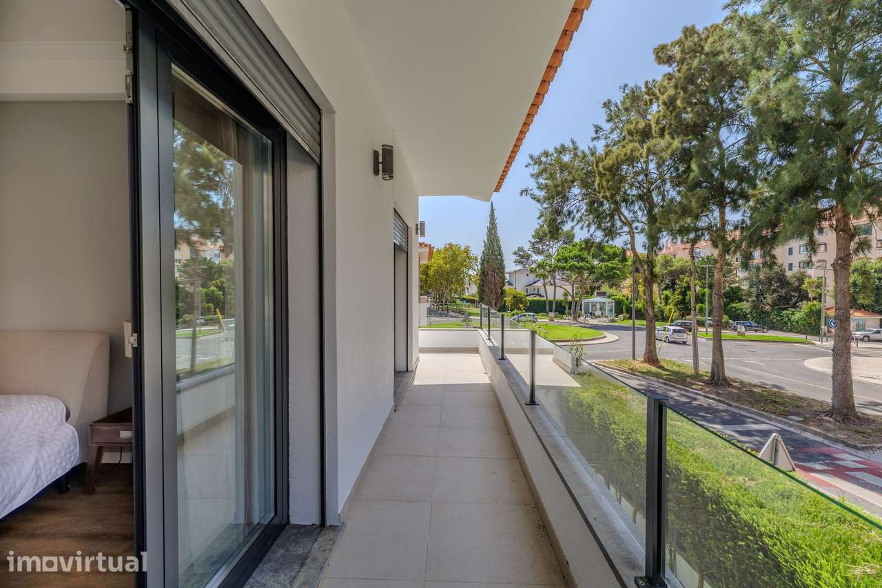 Moradia T4 com jardim a 500m do mar, Bairro do Rosário, Cascais - Grande imagem: 2/60