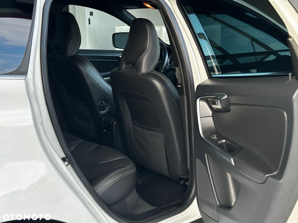 Volvo XC 60 T6 AWD R-Design - 21