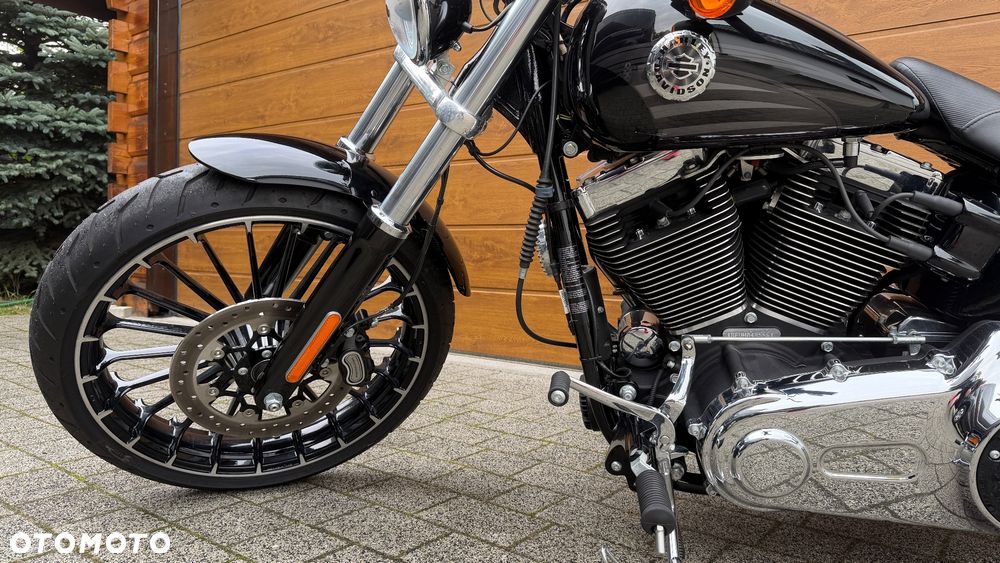 Harley-Davidson Softail Breakout - 23