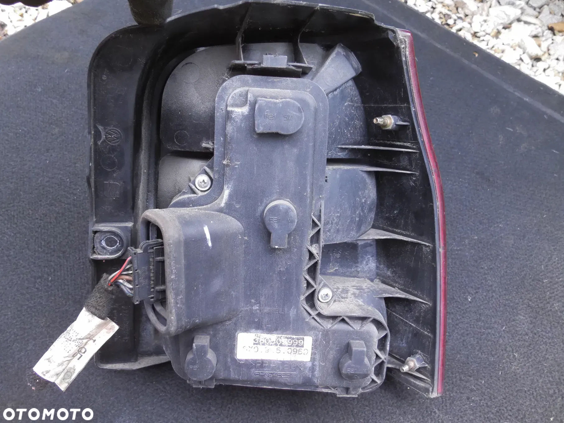 LUPO AROSA LAMPA PRAWA TYLNA 38030748 VOLKSWAGEN SEAT POSIADAM 3SZT - 2