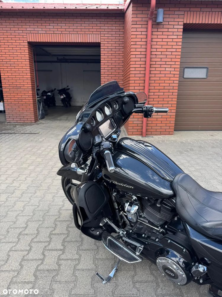 Harley-Davidson CVO Street Glide - 6