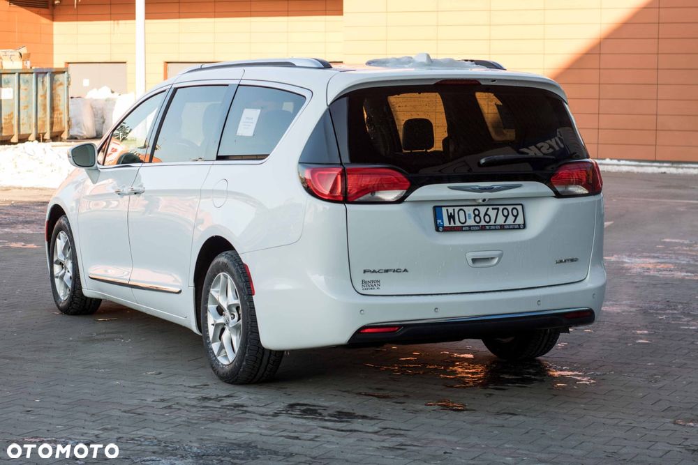 Chrysler Pacifica - 5