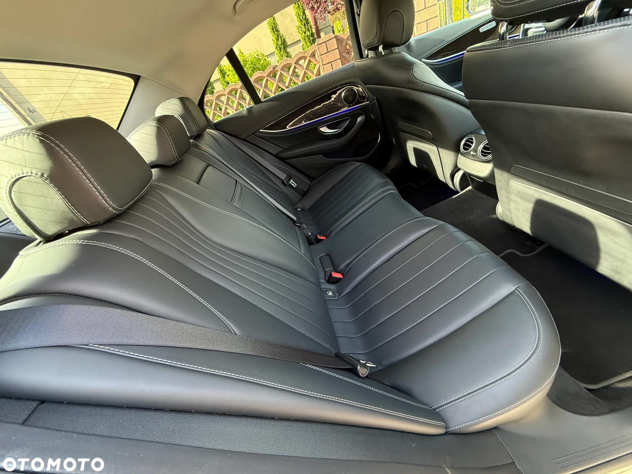 Mercedes-Benz Klasa E 220 d 4-Matic 9G-TRONIC - 34