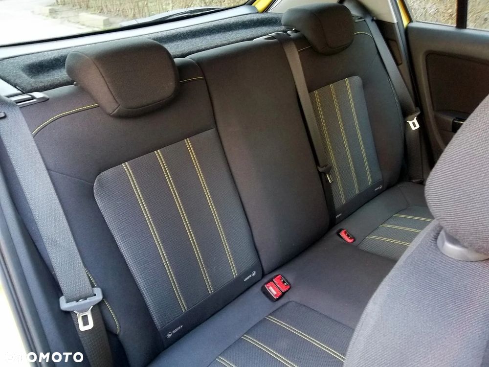 Opel Corsa 1.2 16V Cosmo - 9