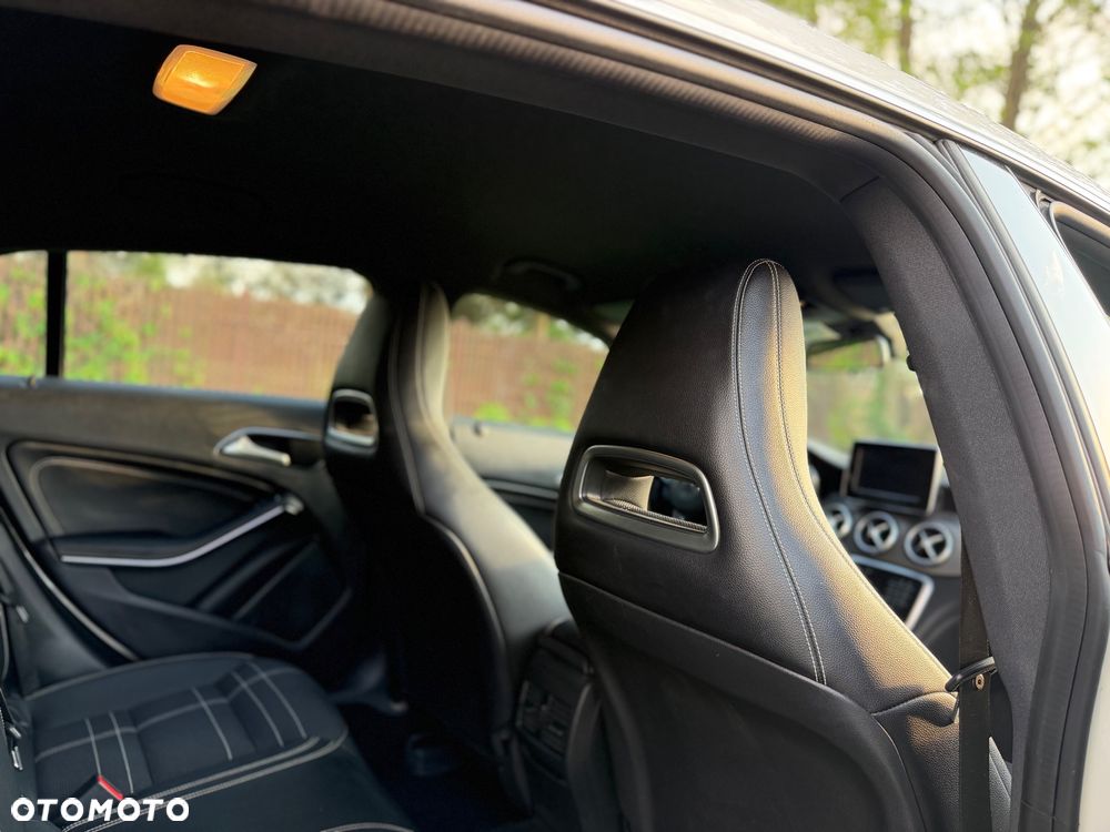 Mercedes-Benz CLA 200 d 7G-DCT - 27