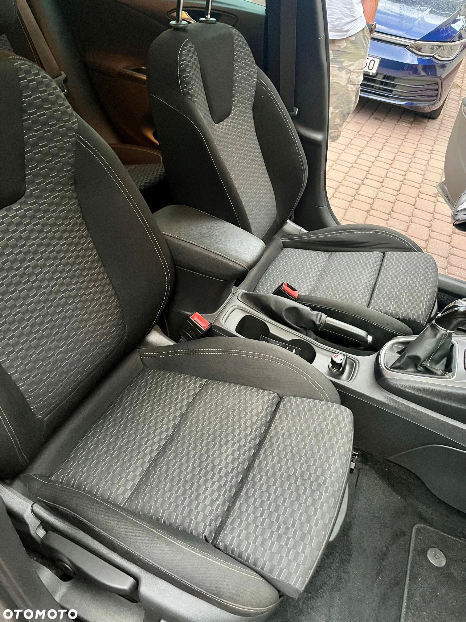 Opel Astra V 1.6 CDTI Essentia S&S - 3