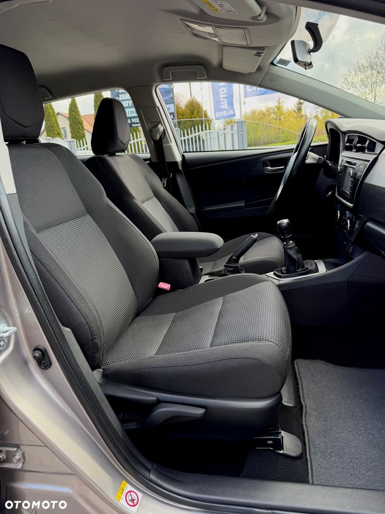 Toyota Auris 1.4 D-4D Life Plus - 17