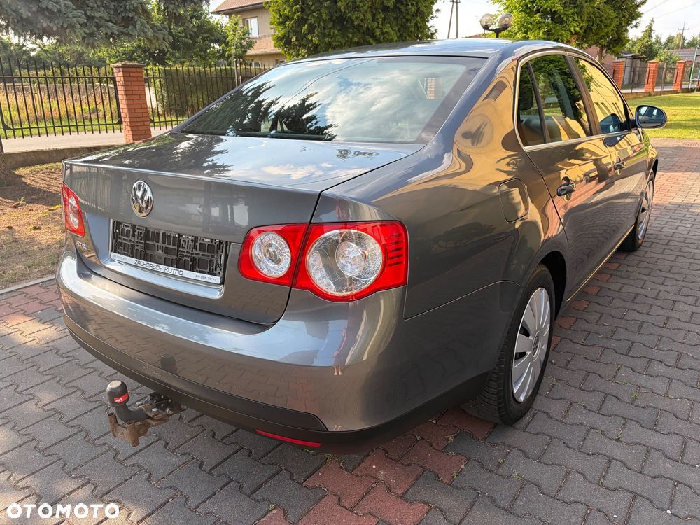 Volkswagen Jetta 1.6 Comfortline - 9