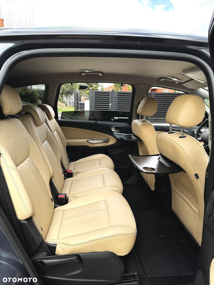 Ford S-Max - 17