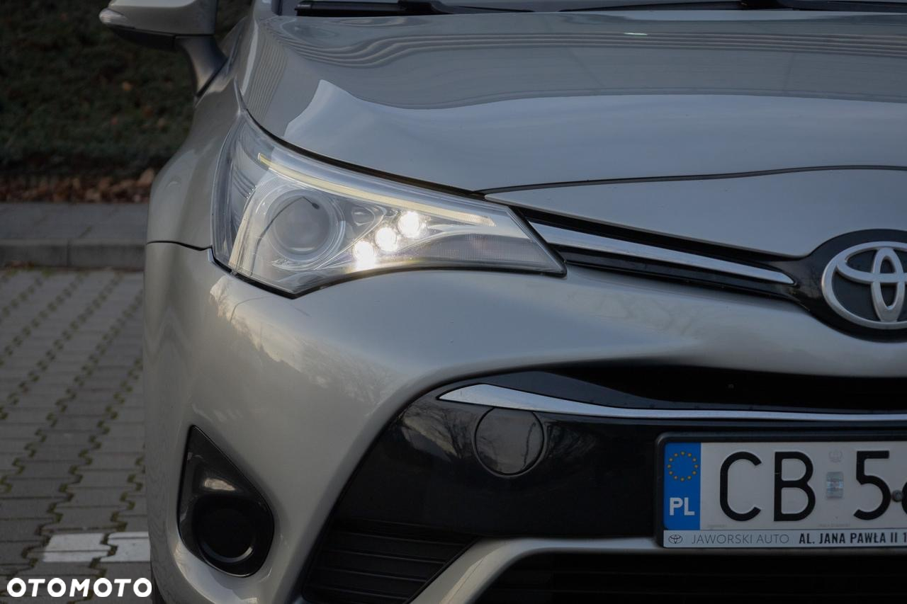 Toyota Avensis Combi 1.6 - 16