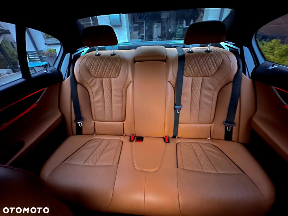BMW Seria 7 740d xDrive mHEV - 25