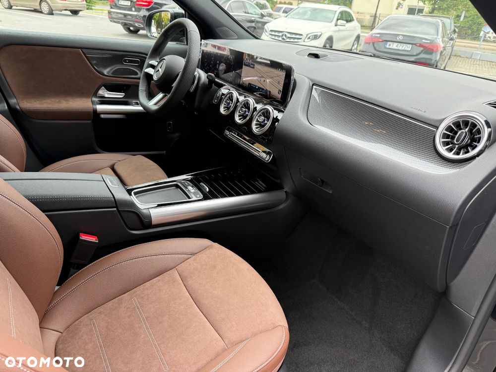 Mercedes-Benz GLA 220 mHEV 4-Matic AMG Line 8G-DCT - 16
