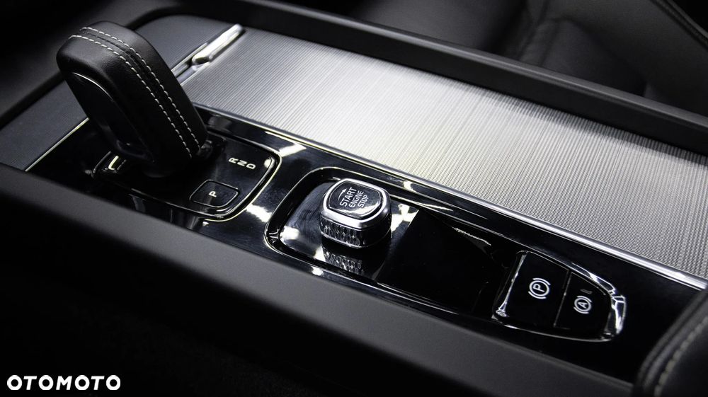 Volvo XC 60 B5 D AWD R-Design - 22