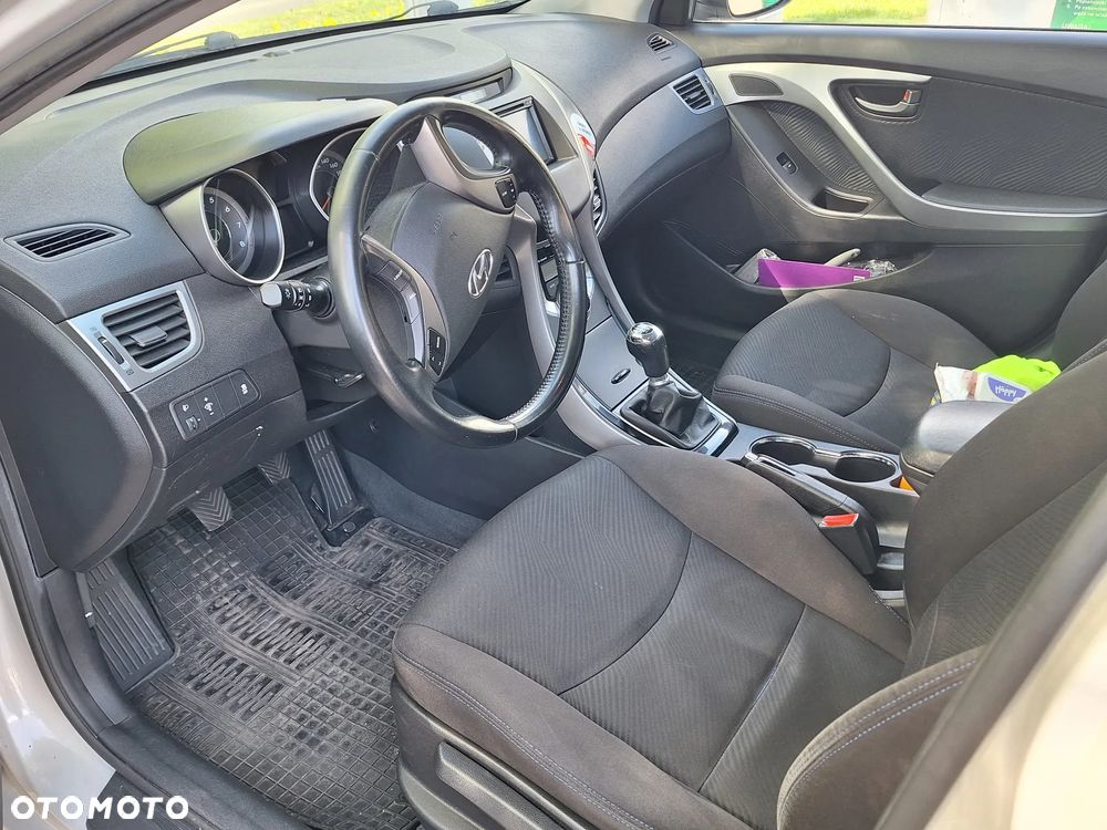 Hyundai Elantra 1.6 Comfort - 4