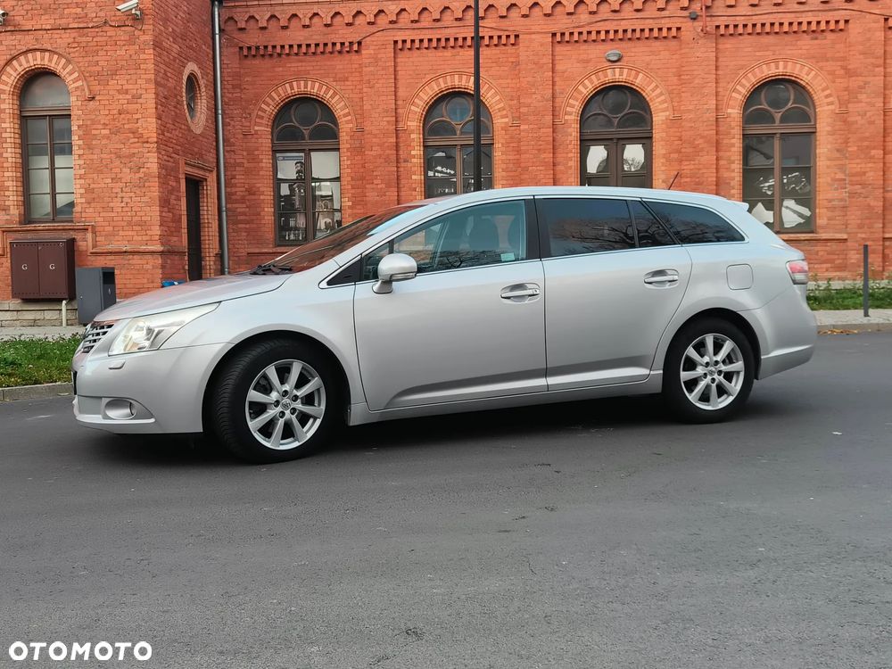 Toyota Avensis - 2