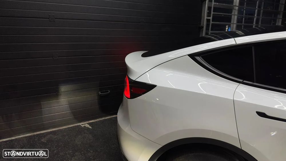 Tesla Model Y Long Range Dual Motor AWD - 8