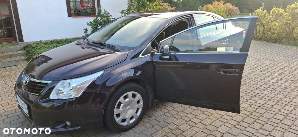 Toyota Avensis 1.6 Luna - 1