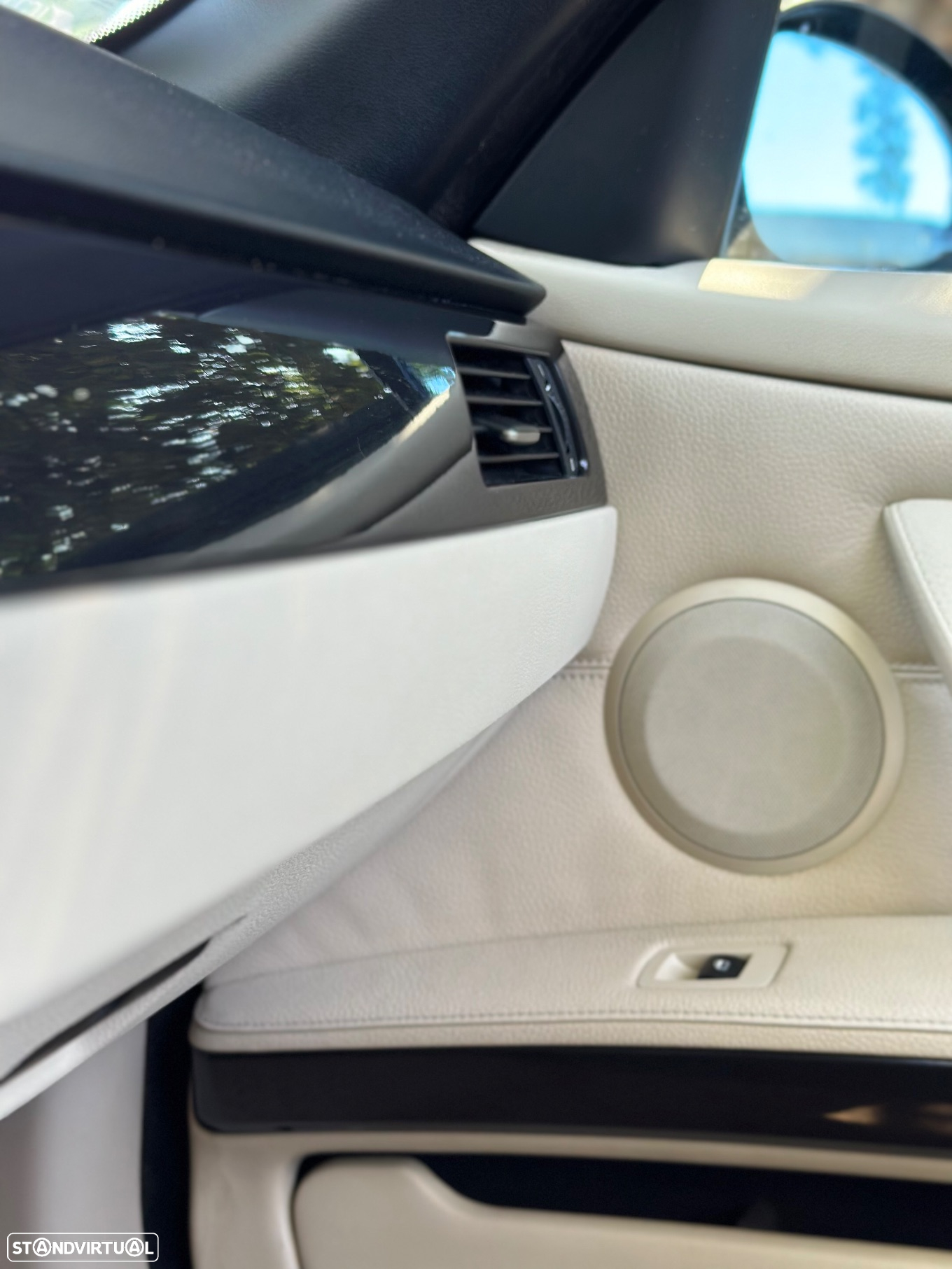BMW 320 i Intense - 15