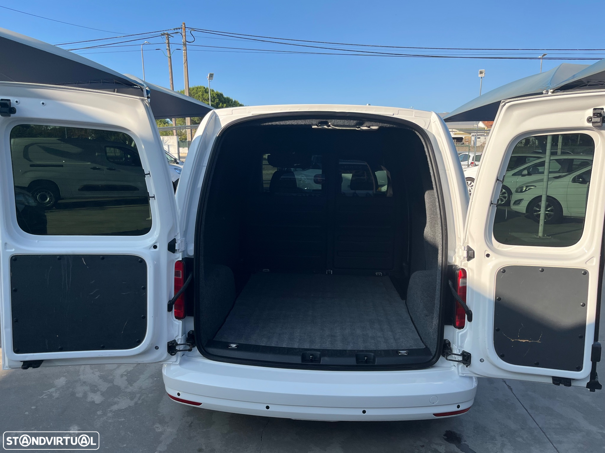VW Caddy Van 2.0 TDi 150cv Confirtline - 17