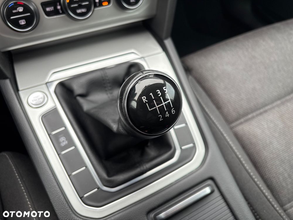 Volkswagen Passat - 17