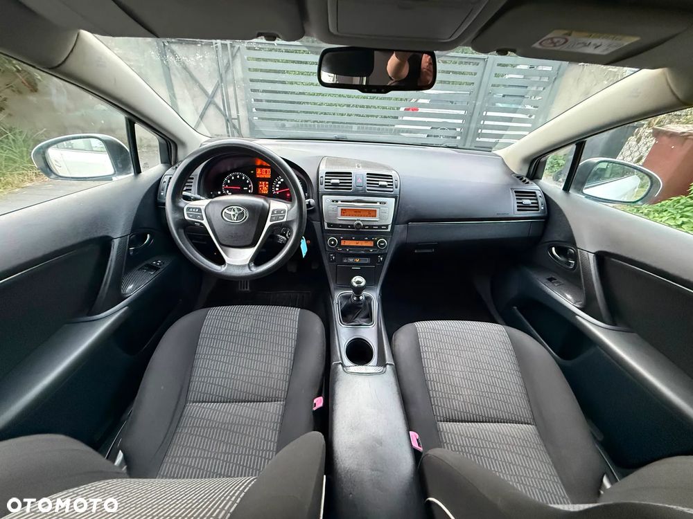 Toyota Avensis - 10