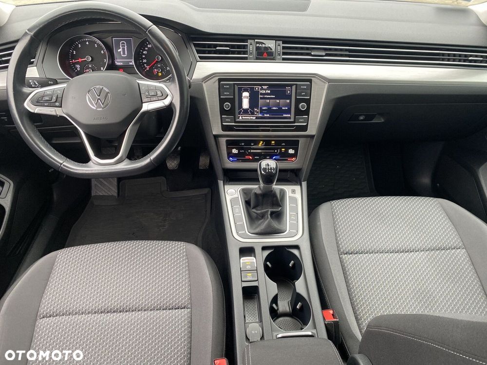 Volkswagen Passat - 12