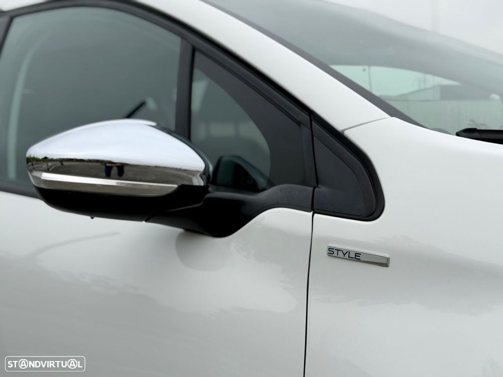 Peugeot 2008 1.2 PureTech Style - 17