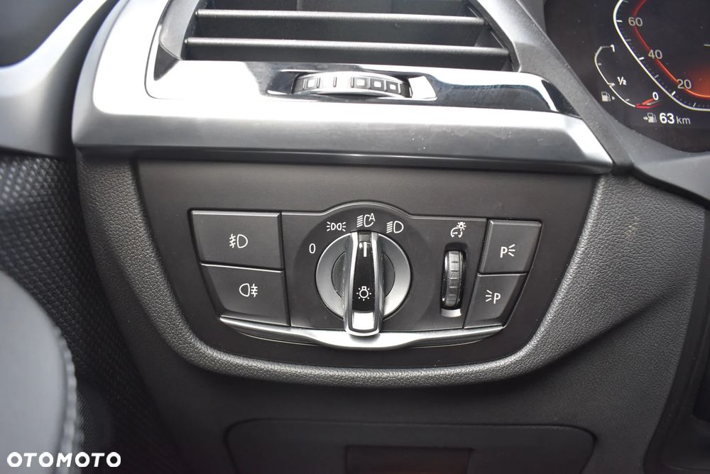 BMW X3 xDrive20i GPF Advantage - 25