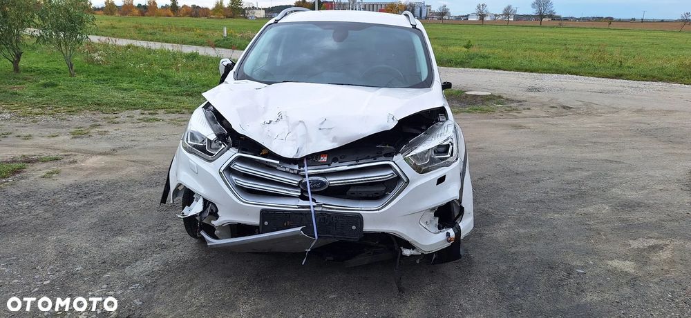 Ford Kuga 1.5 EcoBoost 2x4 Titanium - 5