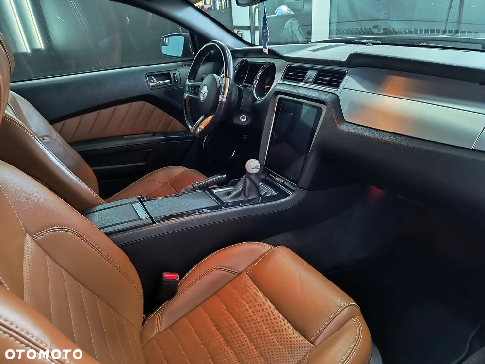 Ford Mustang 5.0 V8 GT - 12