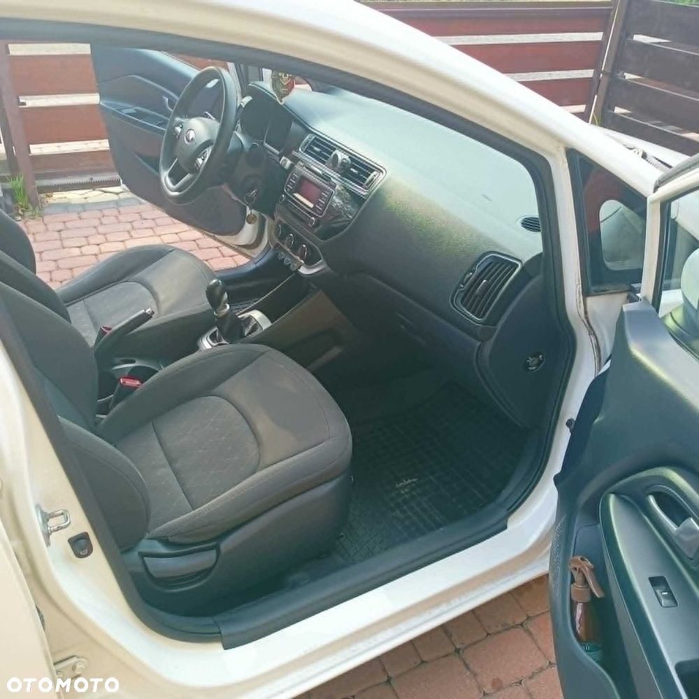 Kia Rio - 6